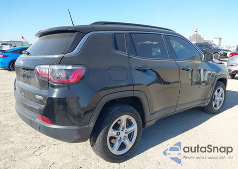 2024 Jeep Compass Latitude 4X4 z USA, uszkodzony, nr VIN 3C4NJDBN1RT606944